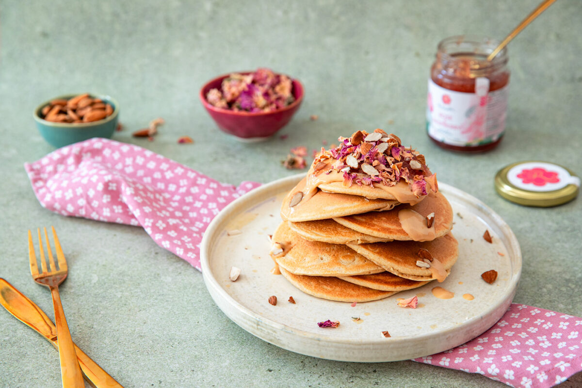 American pancakes with rose raspberry jam - recipe