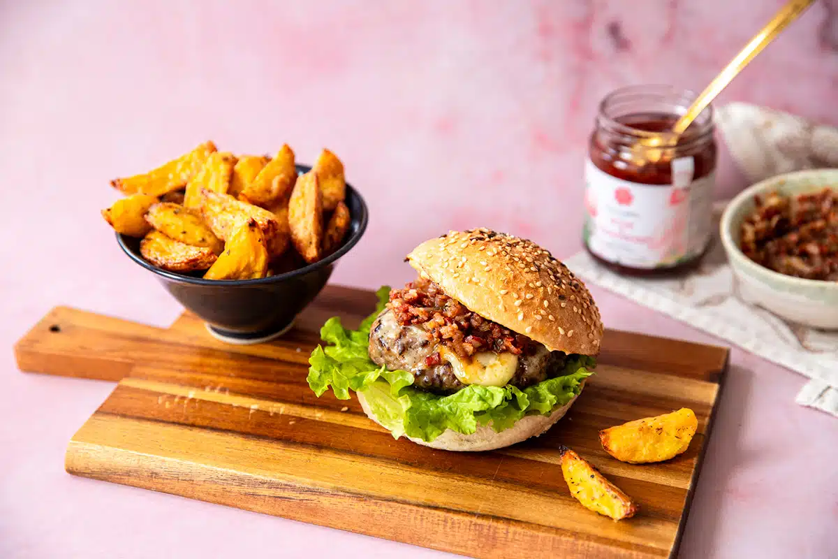 Burger with bacon and rose jam sauce